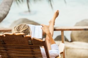 czytanie na plaży