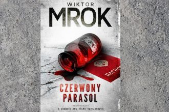 Czerwony parasol - zobacz na TaniaKsiazka.pl