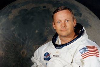 Biografia Neila Armstronga. Książka i film wkrótce. Sprawdź w TaniaKsiazka.pl >>
