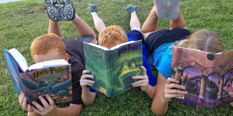 Jakie książki dla dzieci w wieku 9-12 lat? Polecamy na lato!