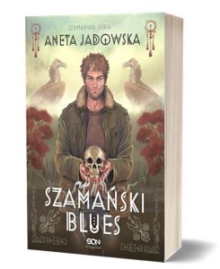 Sierpniowe zapowiedzi fantasy 2021: Książki Szamański blues szukaj na TaniaKsiazka.pl